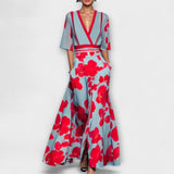 Alea - Buntes Kleid mit Rosenmuster und V-Ausschnitt