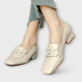 Mechtraud - Creme Loafer mit Spange