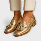 Klothilde - Goldene Loafer mit Quasten