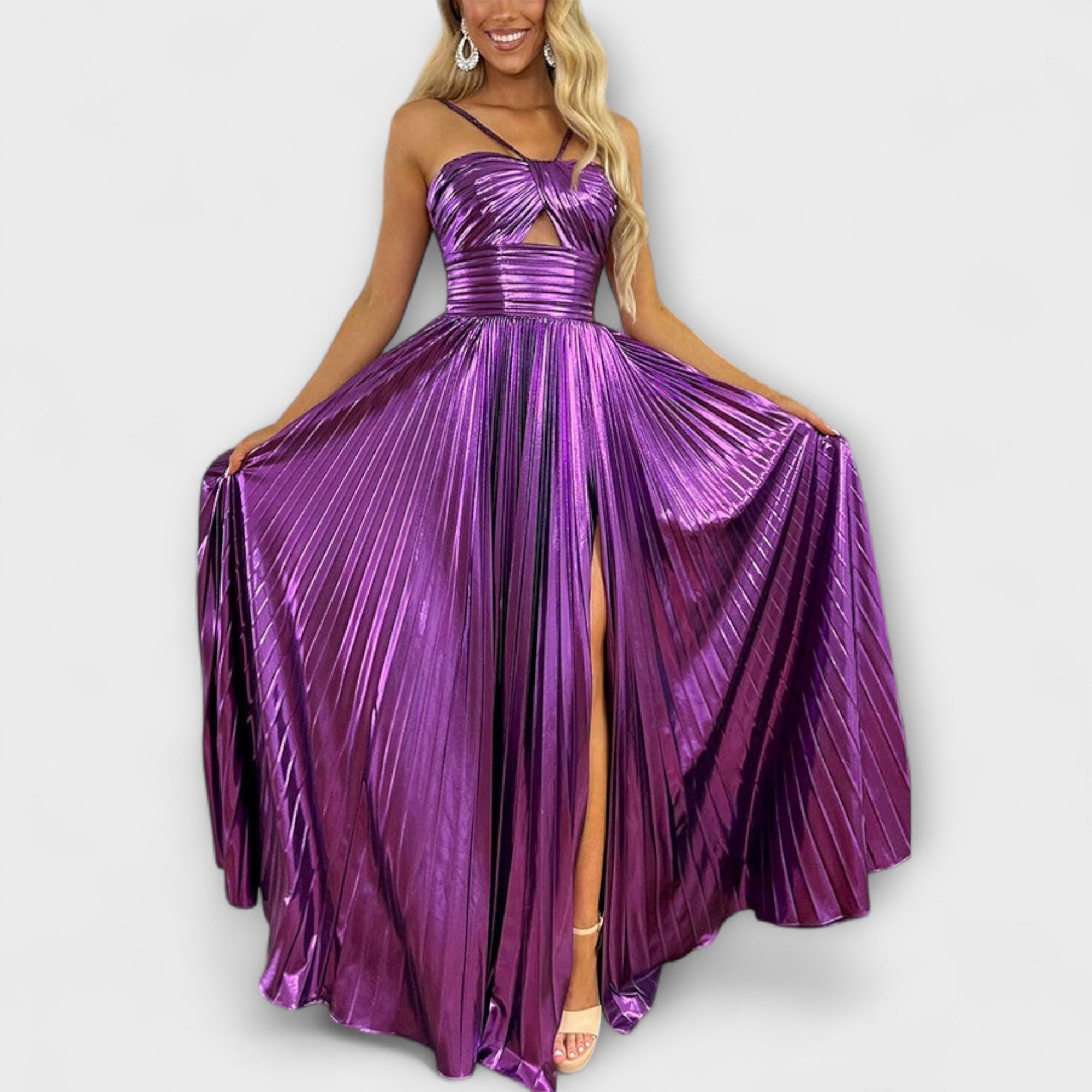 Goldenes Maxikleid mit Metallic-Stoff und Schlitz