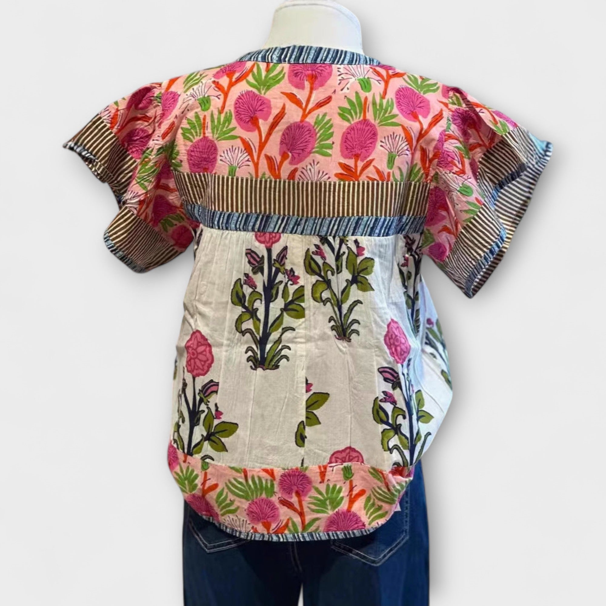 Uriella - Weisse Boho-Bluse mit Blütenstickerei