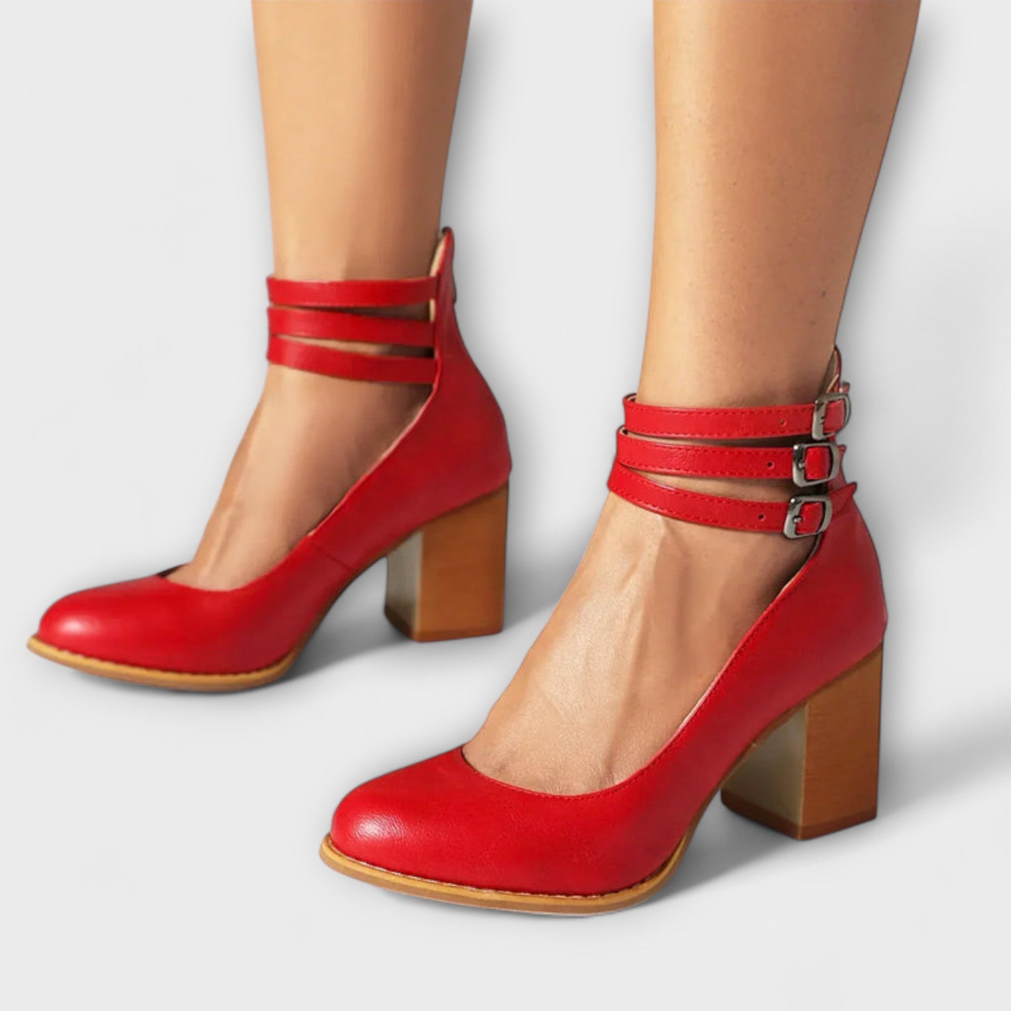 Annegret - Rote Pumps mit Riemen