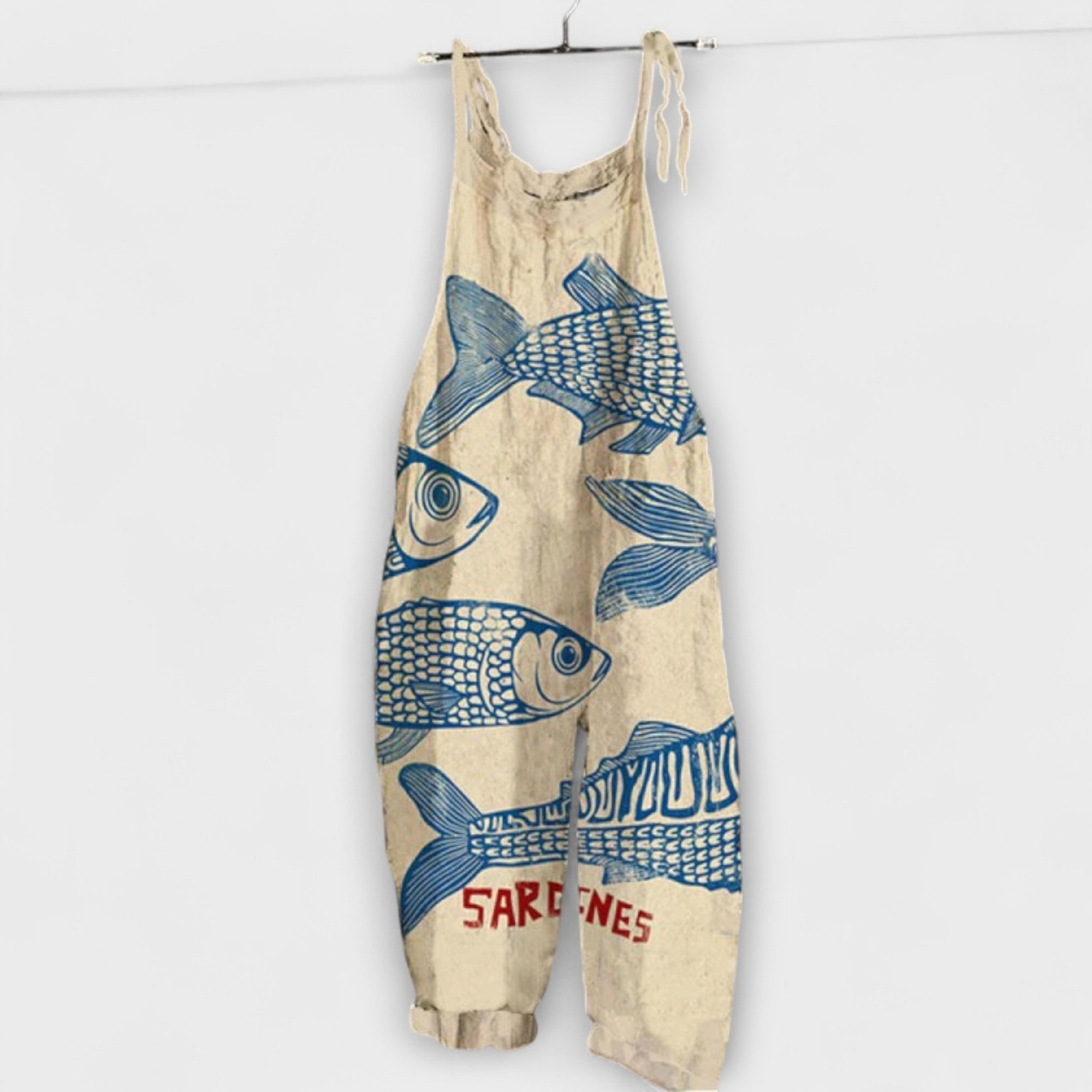 Amy - Beige Latzhose mit Sardinenmotiv