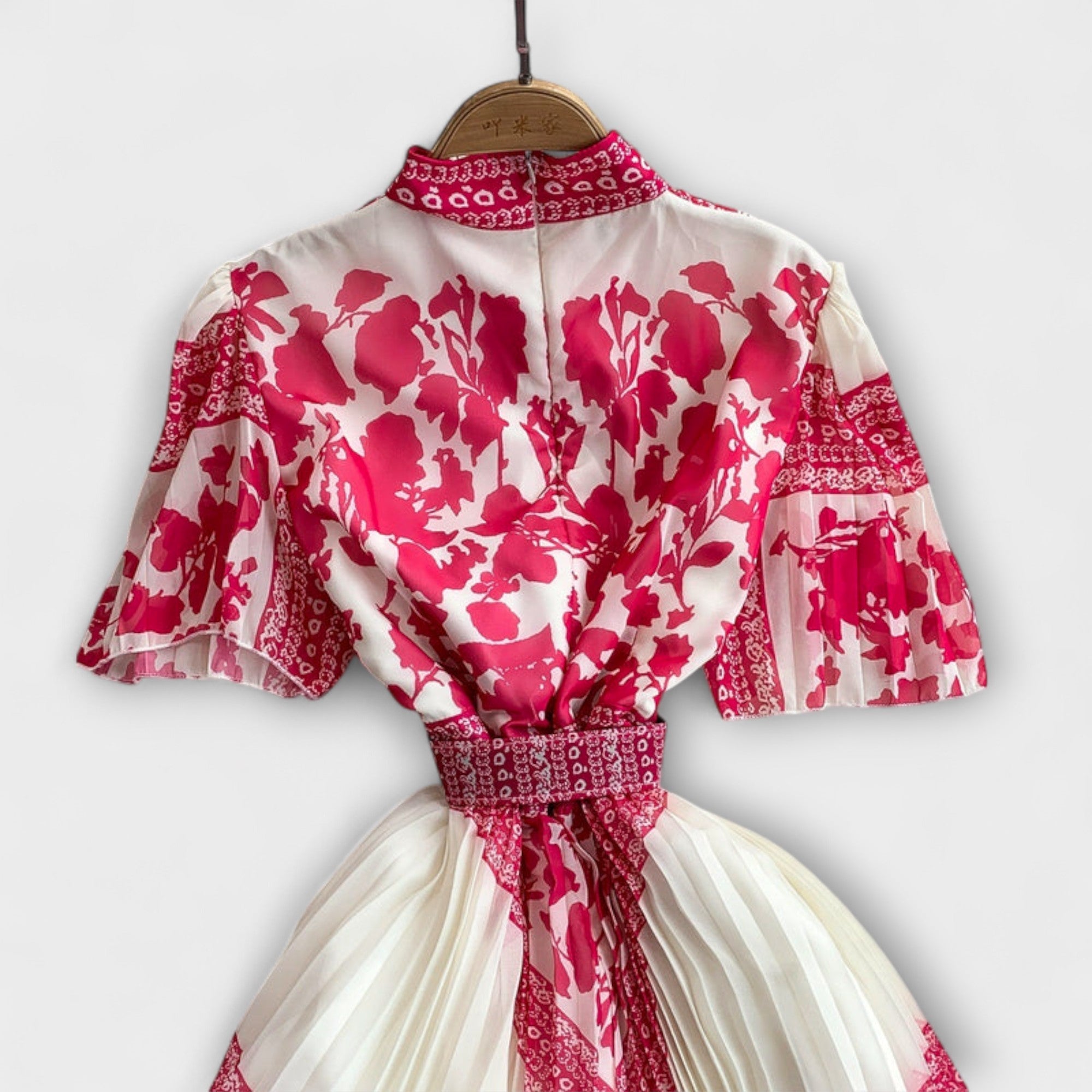Delilah - Rot-weisses Vintage-Kleid mit Stehkragen