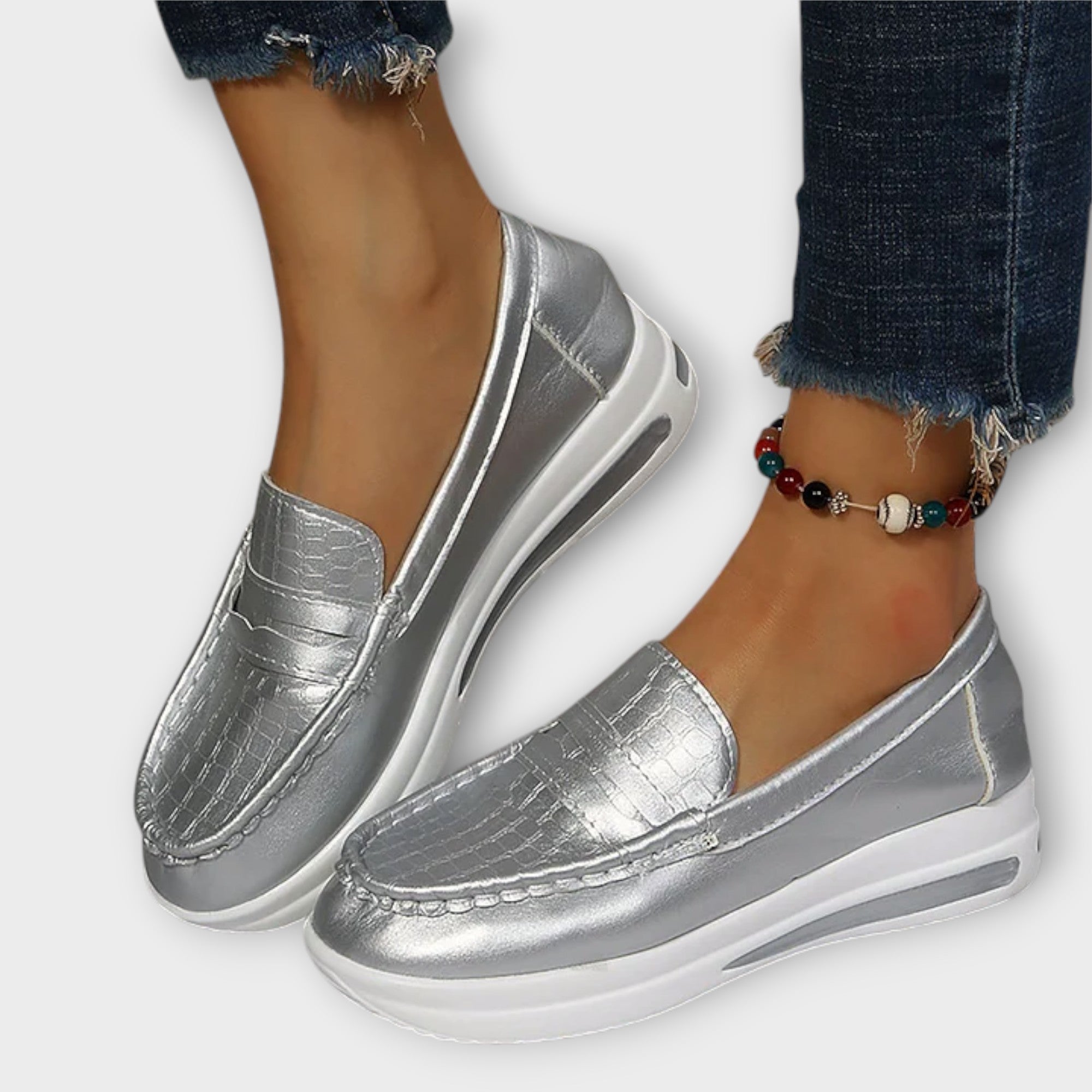 Annegret - Goldene Lack-Loafer