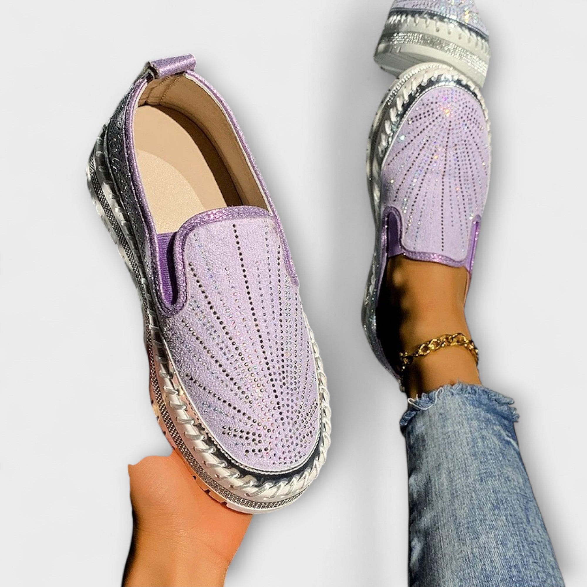 Sieglind - Slipper mit Strass-Verzierung