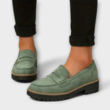 Adelgunde - Schwarze Plateau-Loafer mit Kette