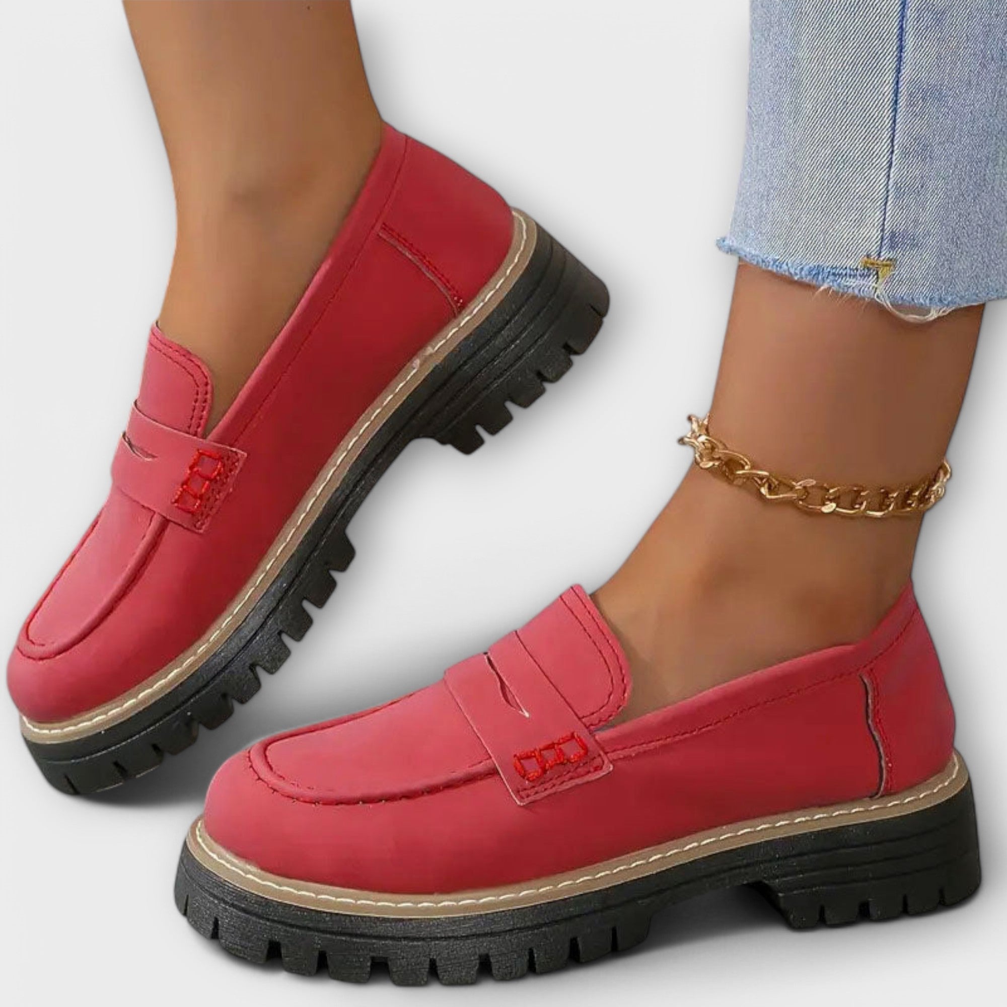 Adelgunde - Schwarze Plateau-Loafer mit Kette
